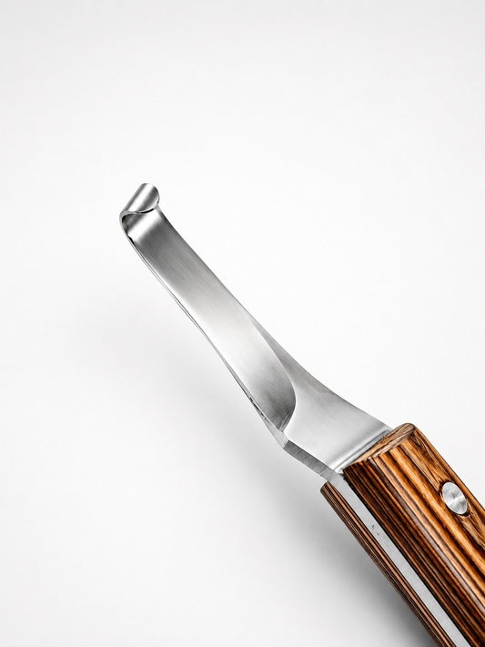 Close-up of precision curved blade tip on Equine Tools 
Direct hoof knife – J2 420 magnetic stainless steel